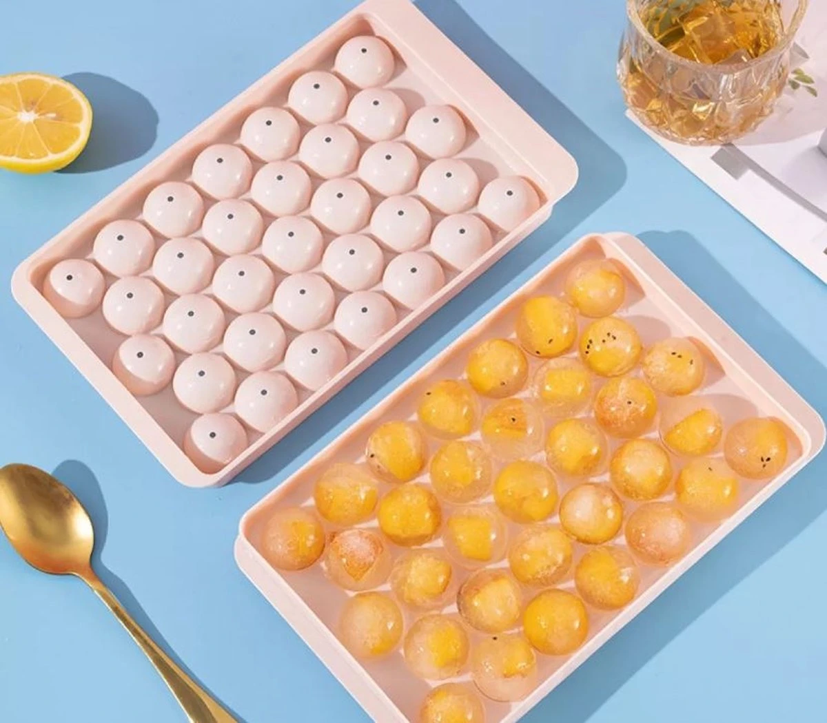 Ronde Ijsblokjesvorm Met Deksel - 2 Stuks - 66 Perfect Ronde Mini Ijsblokjes - Roze - ø 1,5cm - Stofvrij - Plooibaar - Bioplastic - Ice Cube - Makkelijk Te Vullen - Zonder Morsen - Afbeelding 4