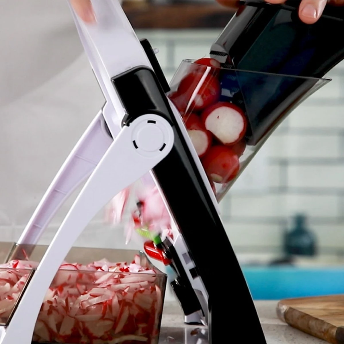 Livington TurboCut Universele Snijmachine - Groentesnijmachine Met 3 Messtanden Voor Dikke Of Fijne Plakjes - Rasp Met Snijdikte Tot 8 Mm - Vaatwasmachinebestendig - Snijmachine Met... - Afbeelding 10