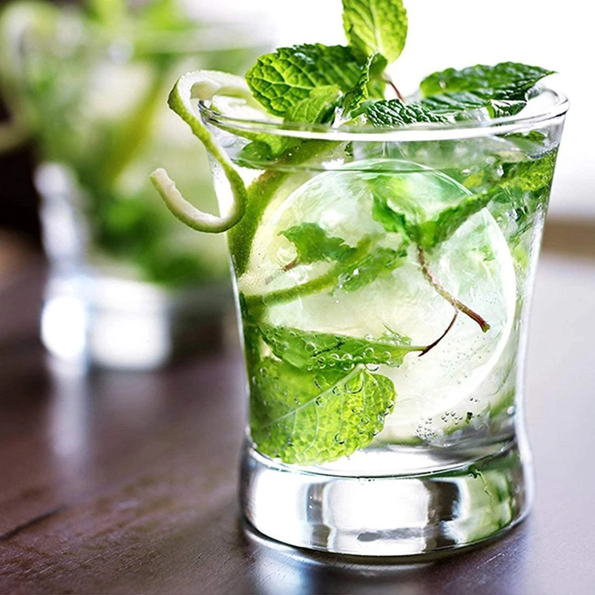 VITAMO Perfecte IJsballen Set Van 4 STUKS - Grote Whiskey IJsballenvorm - Ronde Whisky Stones - IJsklontjes - Cocktails - Frisdrank - Lekvrij - Siliconen - IJsblokjesvorm - Ø 6 Cm Groot - Zwart - Cadeau Tip - Afbeelding 4