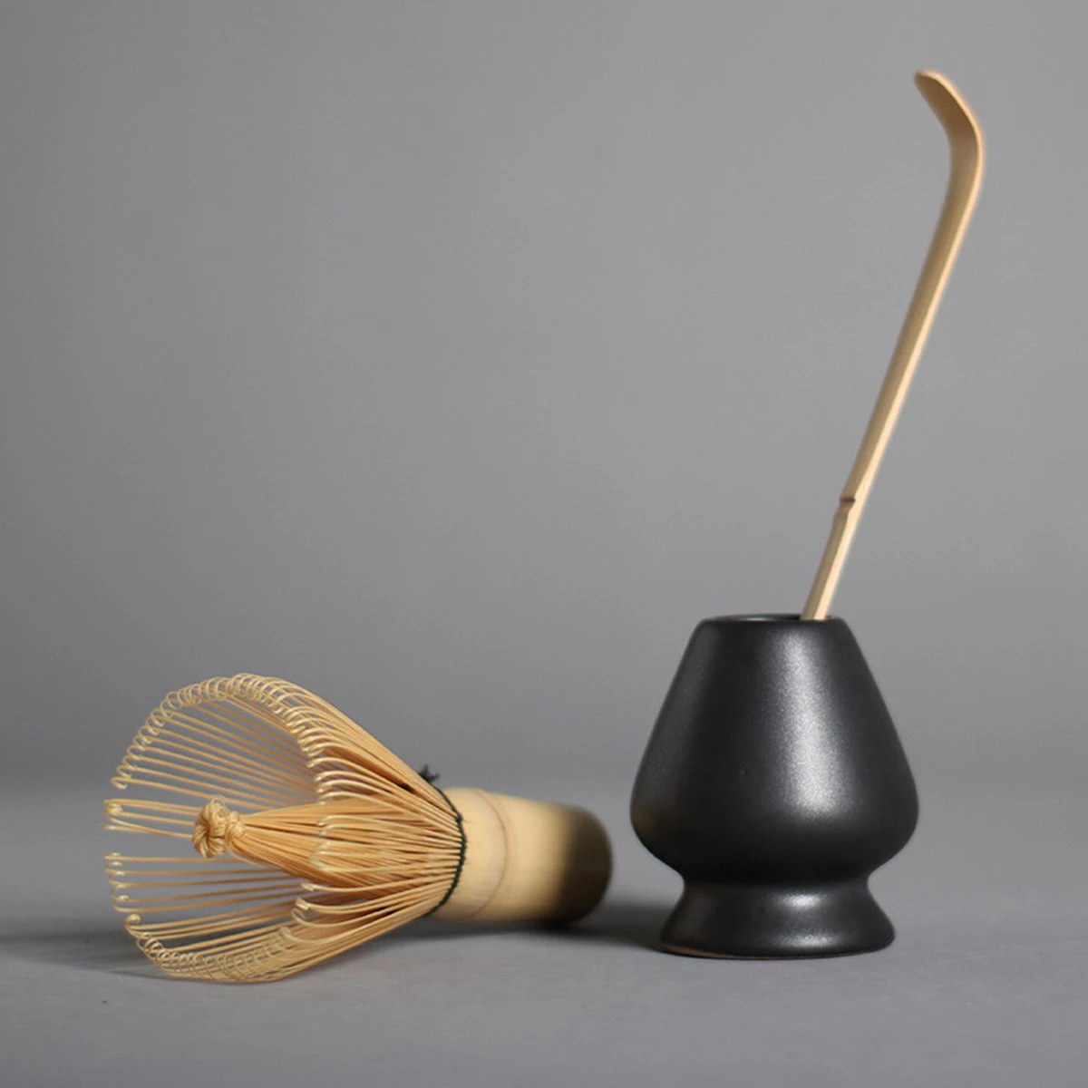 Oliva's - Matcha Thee Set Met Bamboe Klopper/garde (100 Borstels/prongs), Garde-houder (zwart) En Lepel - Afbeelding 3