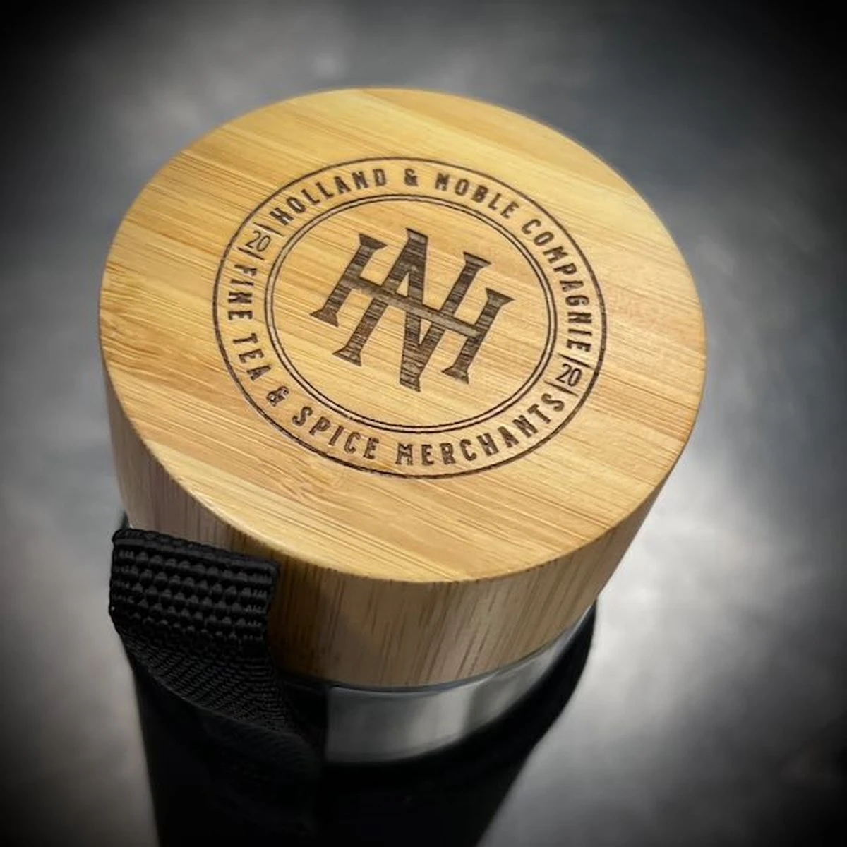 Holland & Noble - Thermo Theefles Met Zeef - 400 Ml Borosilicate Glas Dubbelwandig - Thee-infuser Met Bamboe Schroefdop Aan Beide Zijdes En Roestvrijstalen Zeef - Inclusief Neopreen Hoes - Afbeelding 4