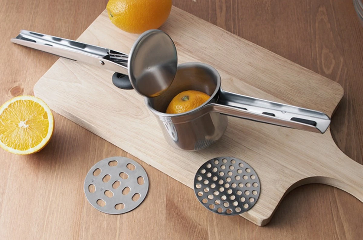 YUGN Aardappelpers Pureeknijper - Pureestamper - RVS - Inclusief 3 Verschillende Structuur Schijven - Cadeau Tip - Afbeelding 10