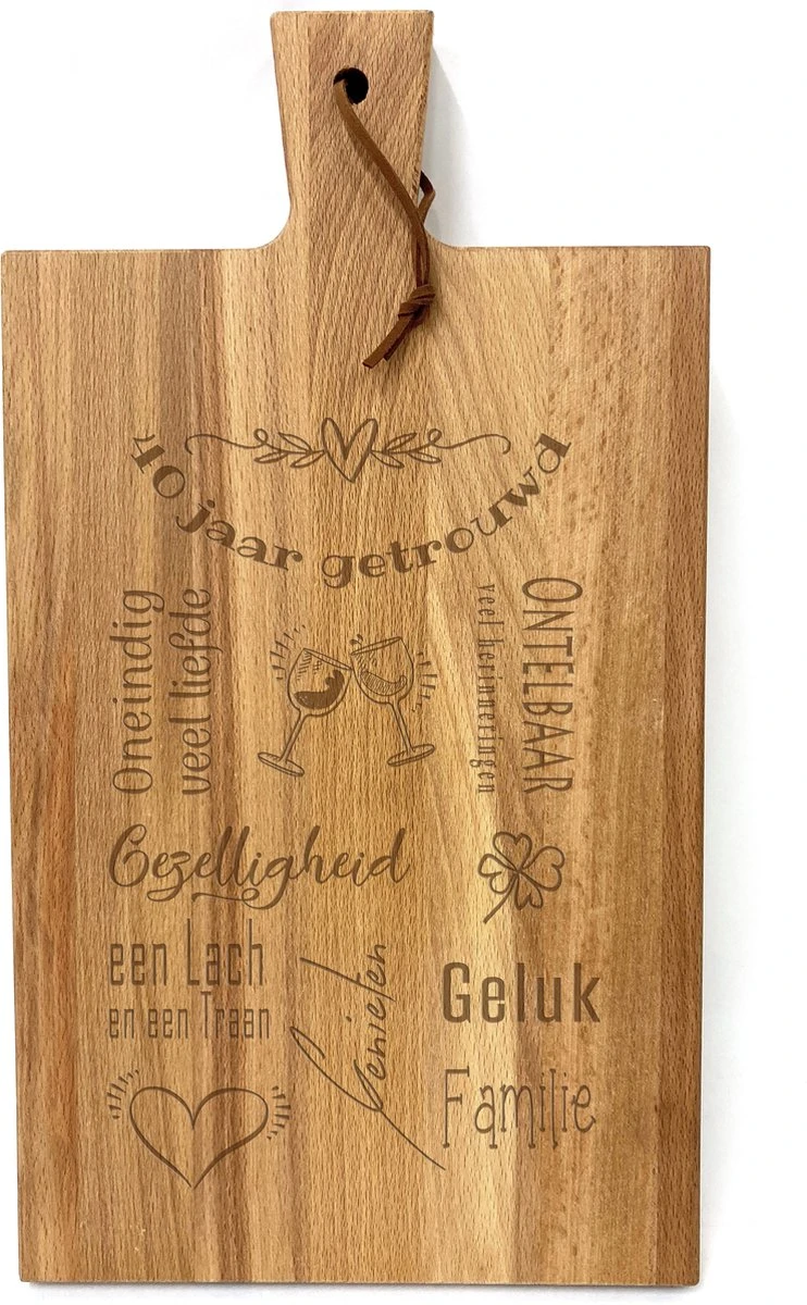 Merkloos Stoer Landelijk Snijplankje-hapjesplankje Met Tekst Gravure 40 JAAR GETROUWD. Een Origineel Cadeau Voor Een 40 Jarige Bruiloft. Het Formaat Is 20x30cm Excl. Handvat.